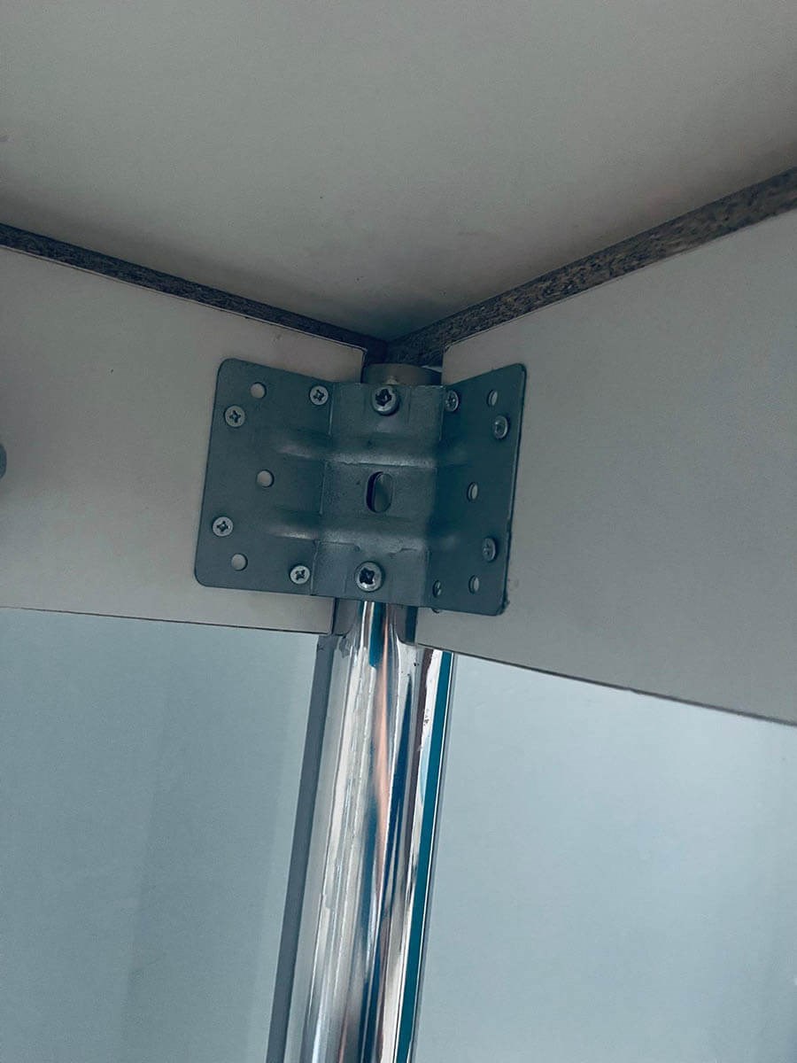 71cm Çap 60mm Yandan Bağlantılı Perçinli Masa Ayağı