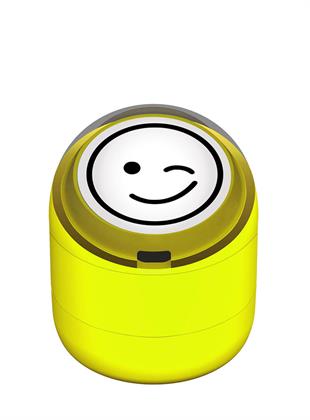 Göz Kırpan Gülen Emoji Motivasyon Kaşesi 22mm Yuvarlak