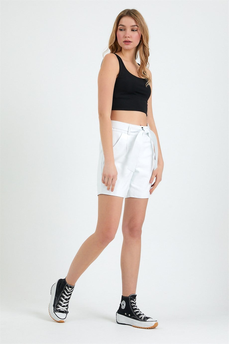 Beyaz Mini Deri ŞortŞort