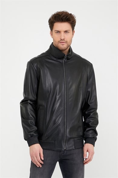 Schwarze klassische Lederjacke
