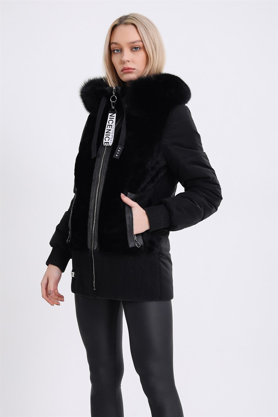 Siyah Fox Aksesuarlı Kuzu Yün Garnili Puffer MontMont