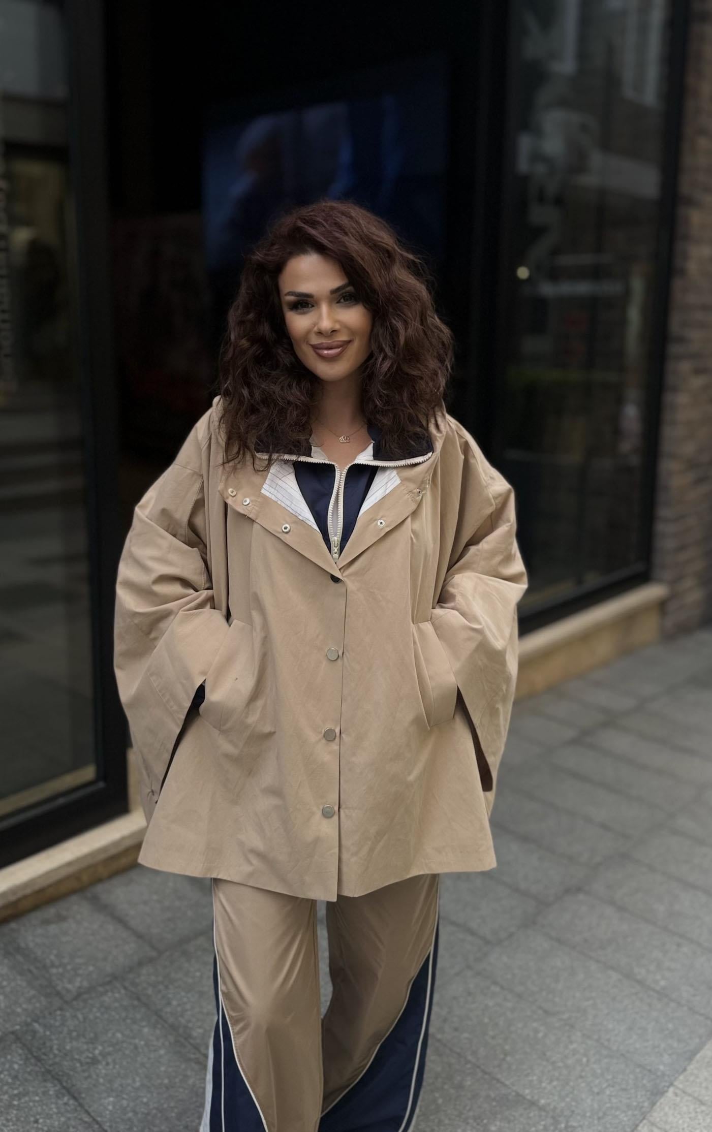 Eswomes Oversize Kesim Geniş Kapişonlu Çıtçıtlı Kısa Trençkot Vizon