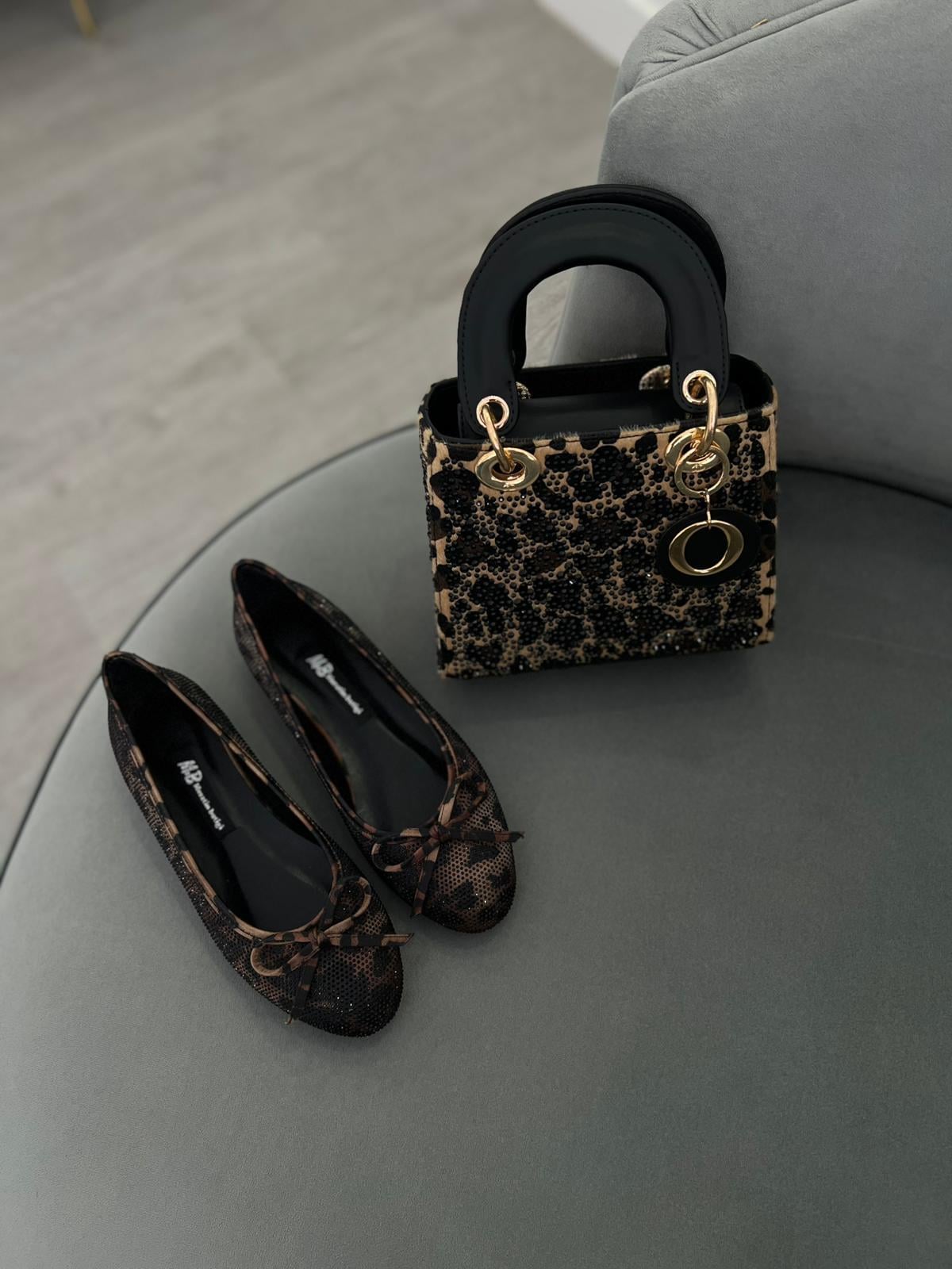 Kombin Leopar Renk , taş işlemeli zarif  babet. ve leopar çanta 