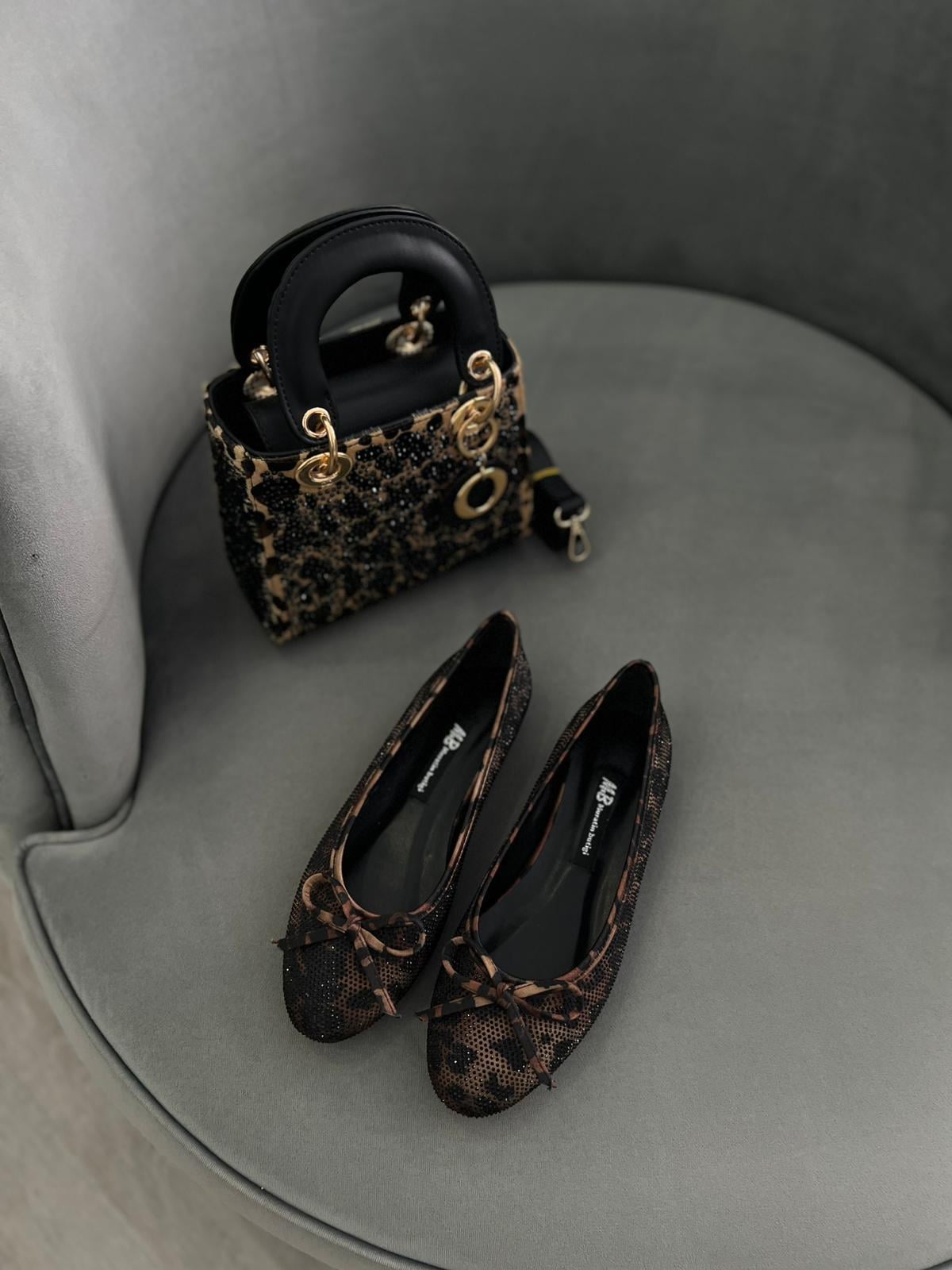 Kombin Leopar Renk , taş işlemeli zarif  babet. ve leopar çanta 