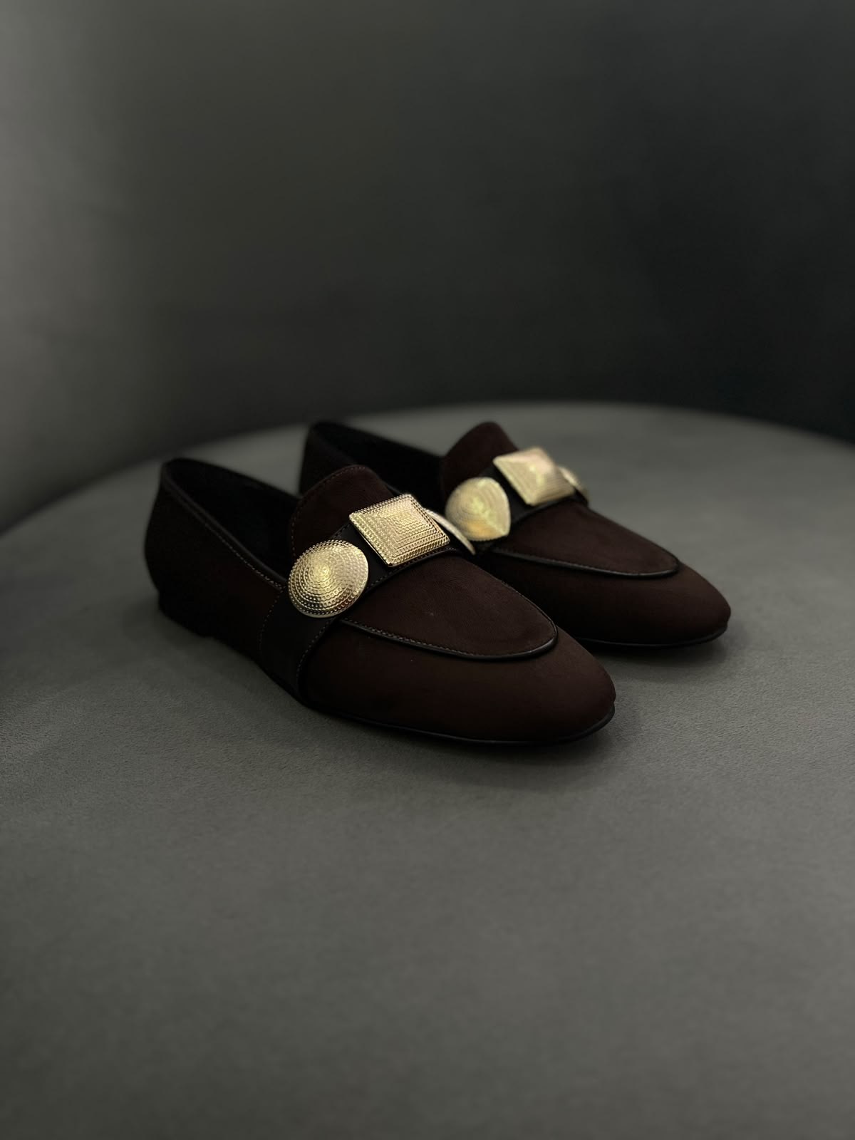 Loafer acı kahve süet görünümlü ayakkabı.Gold detaylı metal .36 ve 43 arası