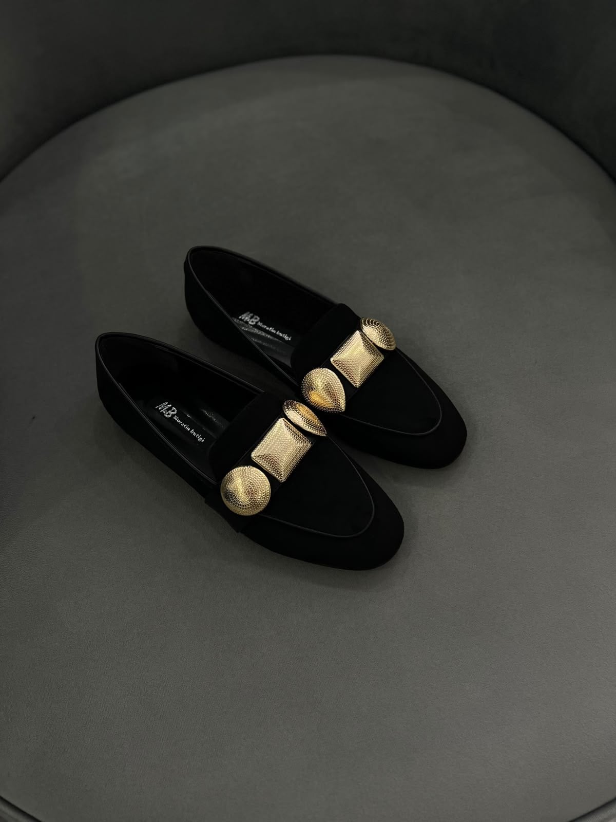 Loafer siyah  süet görünümlü ayakkabı.Gold detaylı metal .36 ve 43 arası