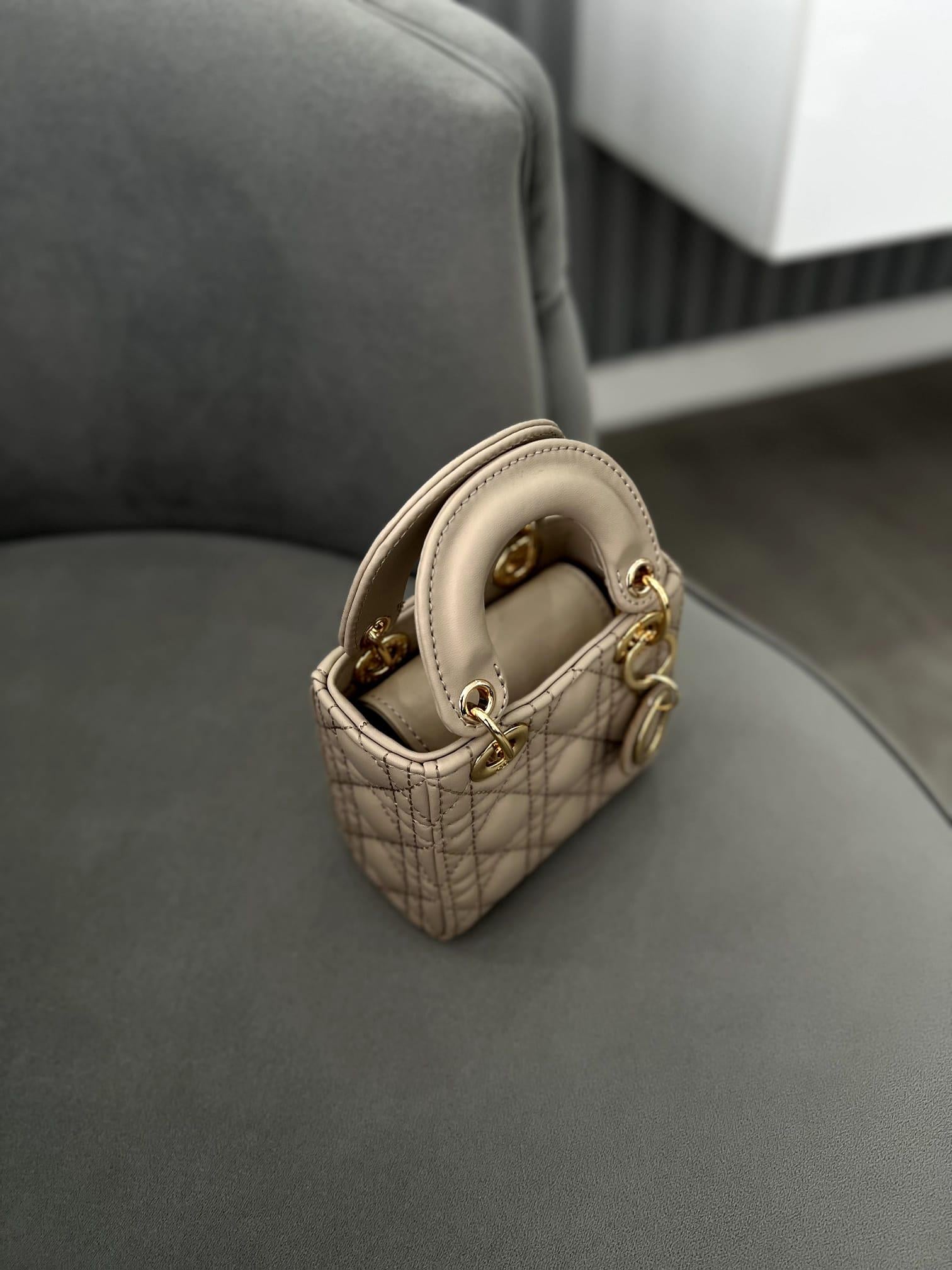 Mini Bej Çanta – Mat Deri Zincir Askılı