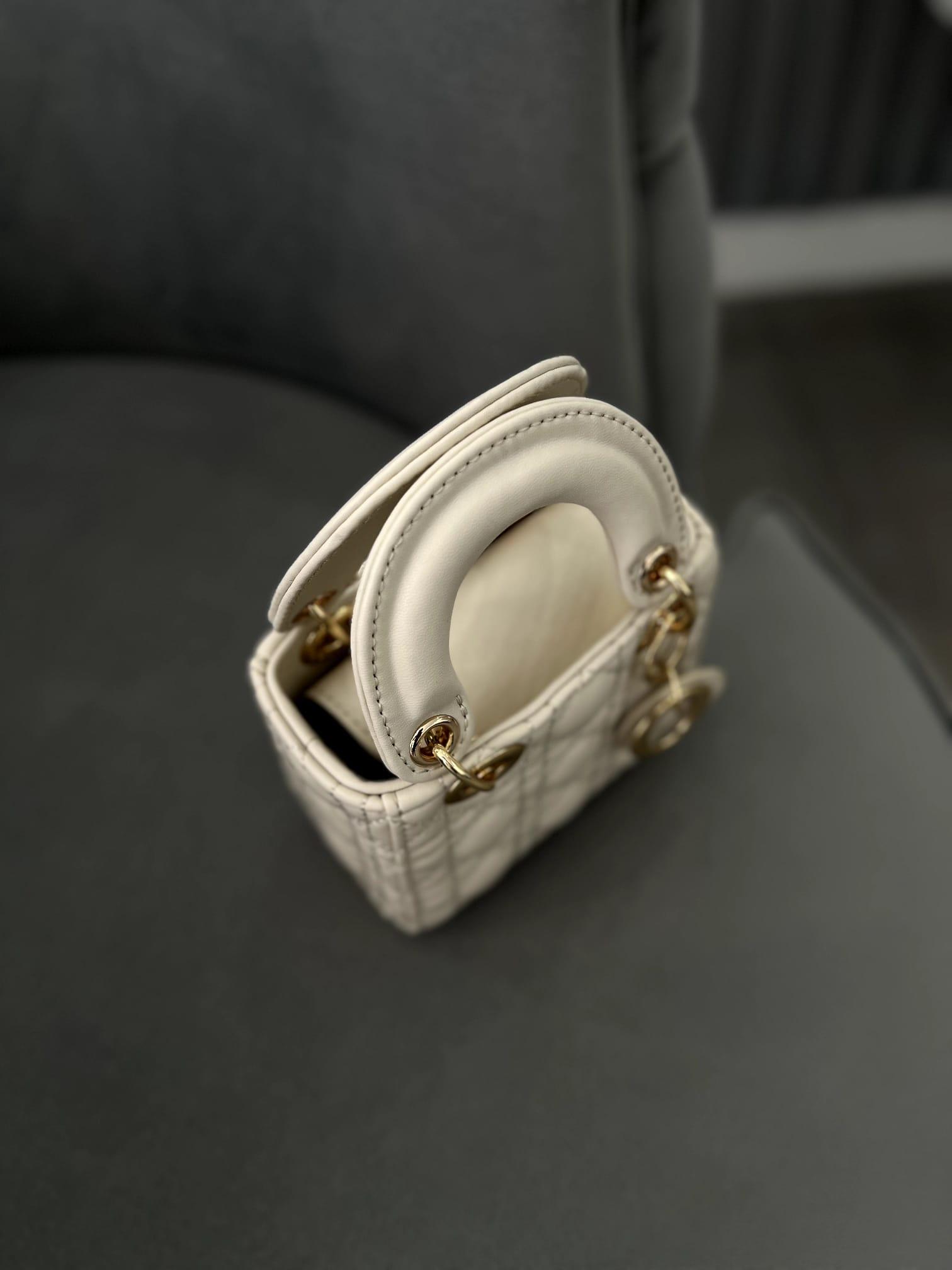 Mini acık bej Çanta – Mat Deri Zincir Askılı