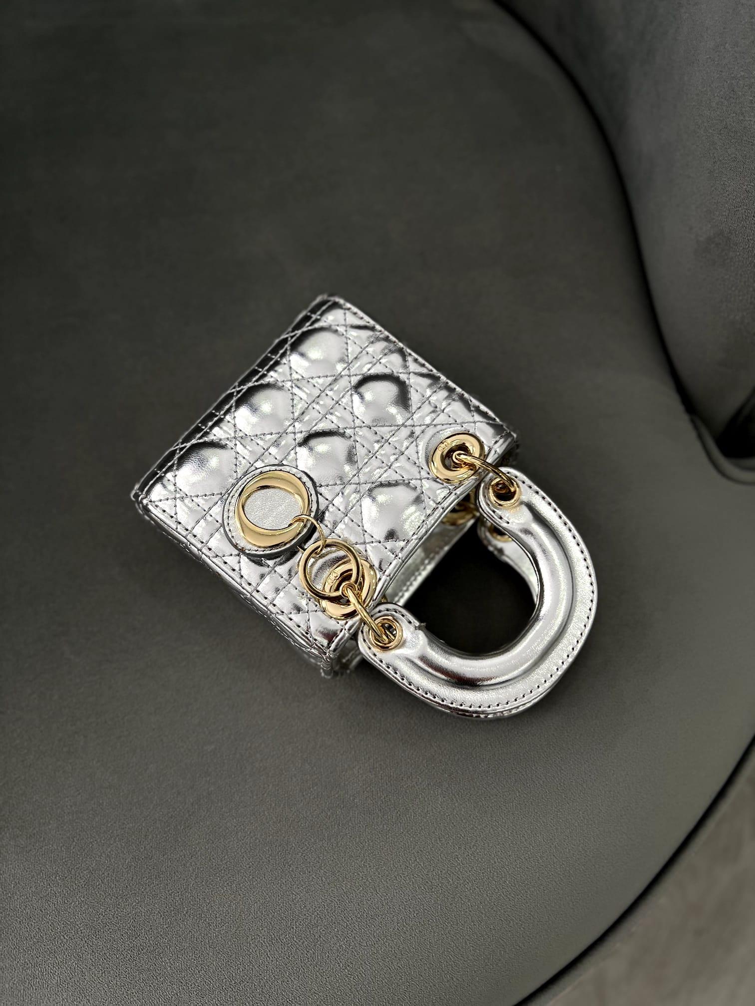 Mini Gümüş Çanta – Mat Deri Zincir Askılı