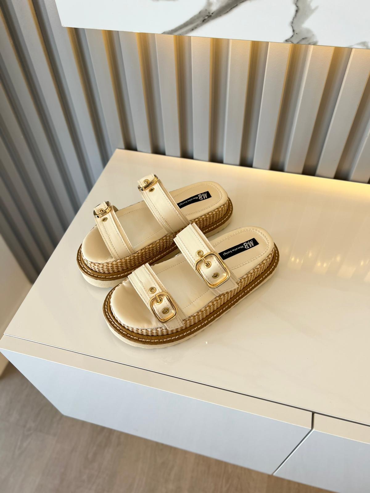 ROBİN BEJ  MAT KALIN TABAN DETAY ÇİFT TOKALI KADIN TERLİK