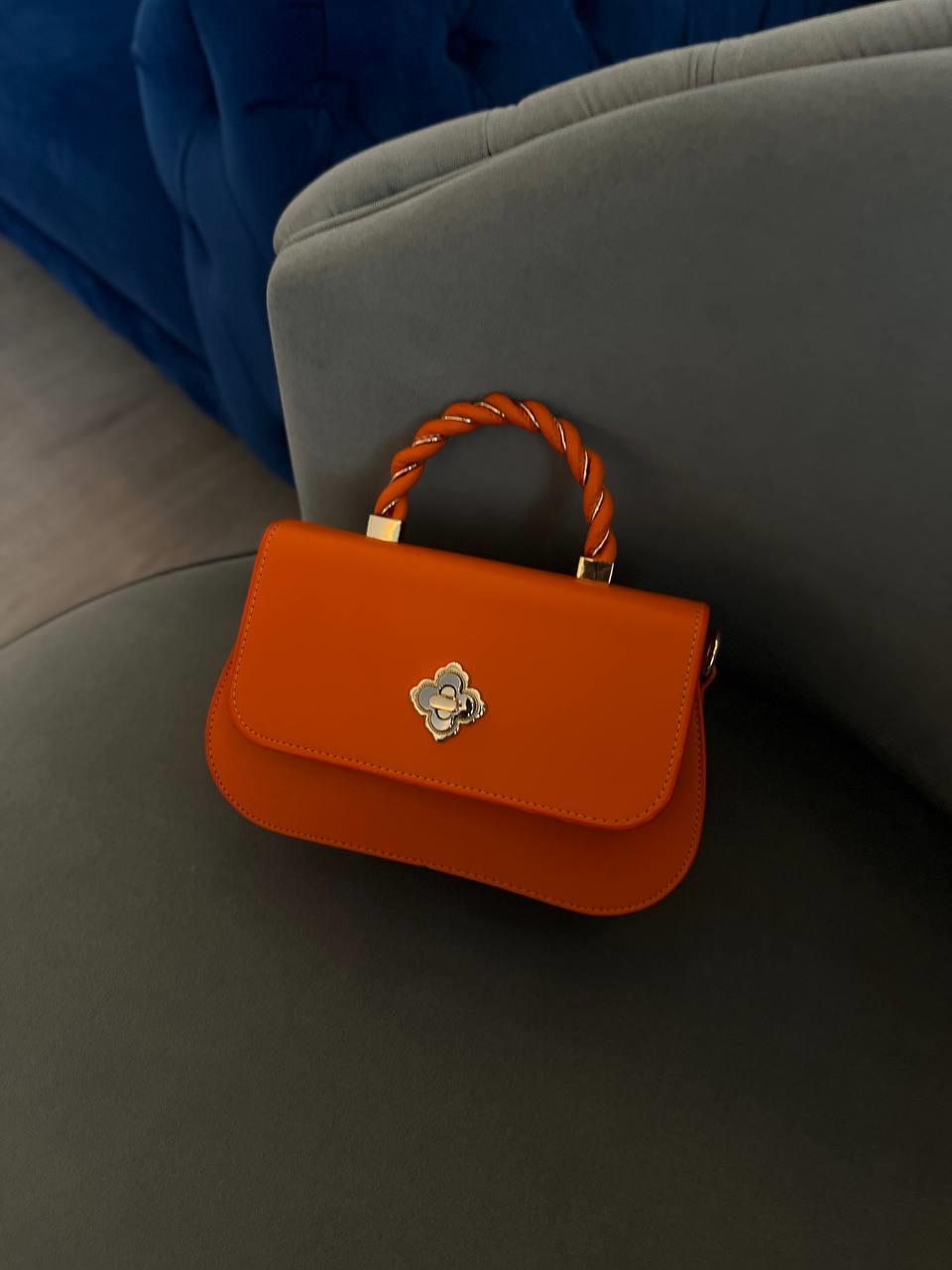 TEK SAPLI ÖNDEN KAPAKLI MİNİ TOKALI TURUNCU KADIN ÇANTA
