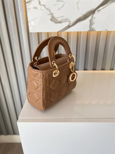  MAT BAL RENK KADIN ÇANTA 