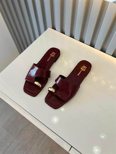 Aksesuar Detaylı BORDO Pencereli Kadın Terlik