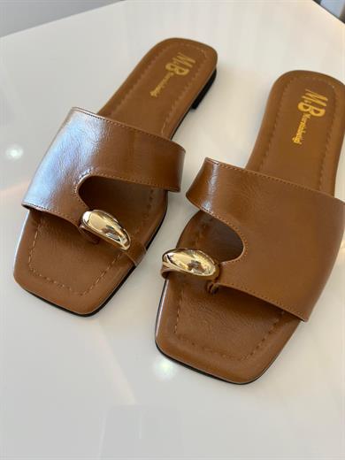 Aksesuar Detaylı TABA Pencereli Kadın Terlik