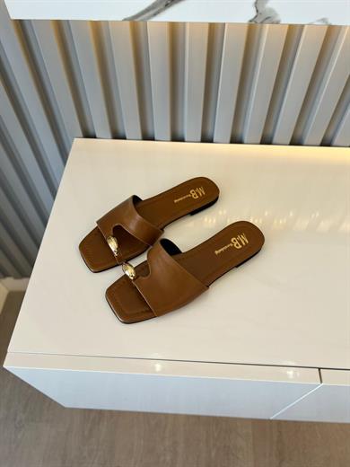 Aksesuar Detaylı TABA Pencereli Kadın Terlik