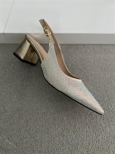 bej, 5 cm kalın topuklu, sivri burunlu ve arkası tokalı şık davet ayakkabısı