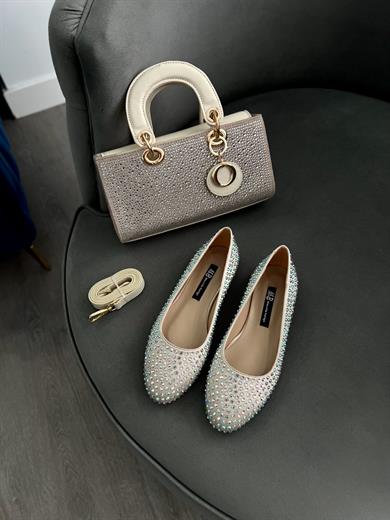 BEJ RENK TAŞ DETAYLI GÜMÜŞ RENK KADIN ÇANTA VE  BABET KOMBİN