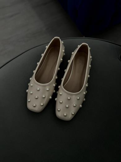 İnci detaylı bej babet. Şık ve rahat tasarım. 36–43 numara arası