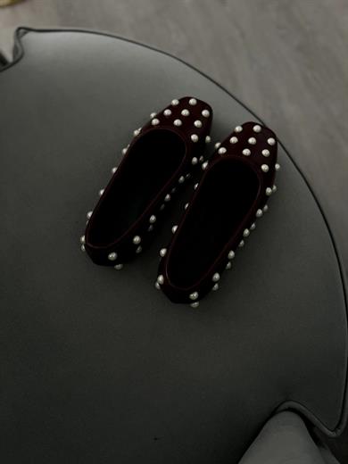 İnci detaylı bordo babet. Şık ve rahat tasarım. 36–43 numara arası