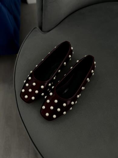 İnci detaylı bordo babet. Şık ve rahat tasarım. 36–43 numara arası