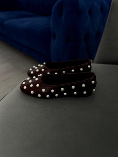 İnci detaylı bordo babet. Şık ve rahat tasarım. 36–43 numara arası