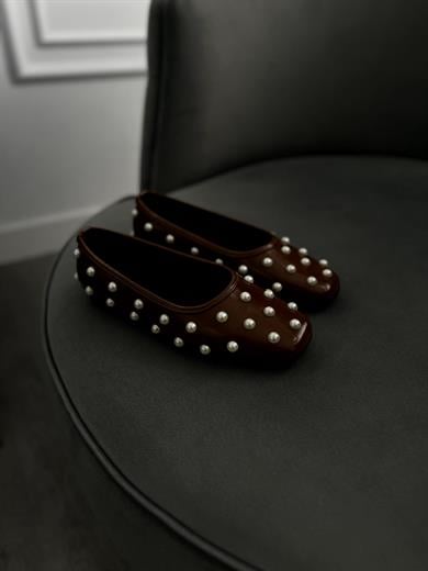 İnci detaylı taba babet. Şık ve rahat tasarım. 36–43 numara arası
