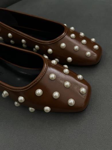 İnci detaylı taba babet. Şık ve rahat tasarım. 36–43 numara arası