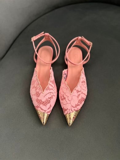 Kadın Şık Metal Burun Detaylı Dantel Babet – Pembe