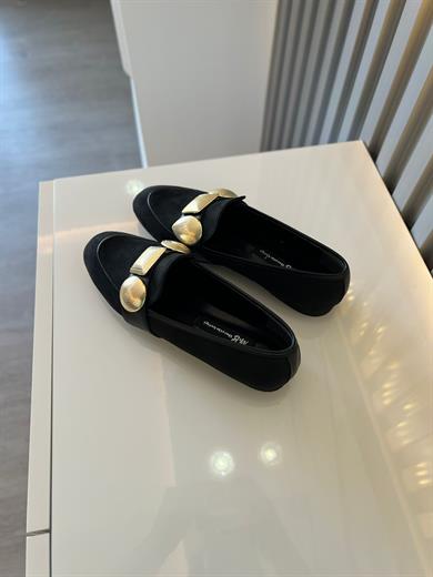 Loafer siyah  süet görünümlü ayakkabı.Gold detaylı metal .36 ve 43 arası