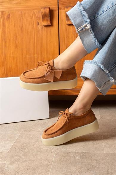 Loafer taba süet görünümlü ayakkabı;  4 cm kalın tabanı, rahat yapısı 