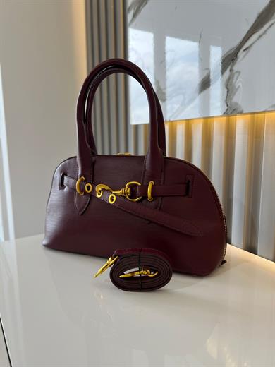 MAT bordo  Çanta ölçüm boy 17 cm genişlik  33 cm ve bir adet  askı bulunmaktadı