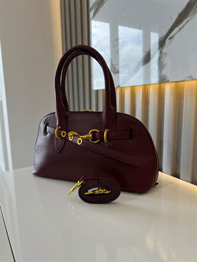 MAT bordo  Çanta ölçüm boy 17 cm genişlik  33 cm ve bir adet  askı bulunmaktadı