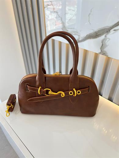 MAT taba  Çanta ölçüm boy 17 cm genişlik  33 cm ve bir adet  askı bulunmaktadı