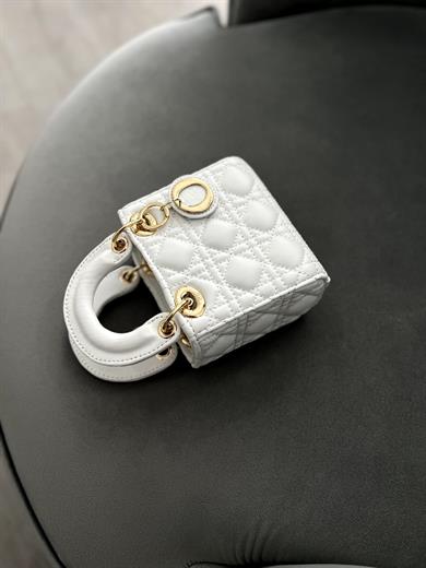 Mini Beyaz Çanta – Mat Deri Zincir Askılı