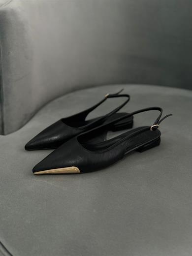 Siyah gold uç detaylı babet . Şık, rahat ve tam kalıptır. 36–43 numara.