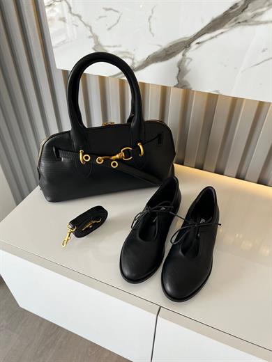 siyah kadın ayakkabısı.ve kombin çanta 