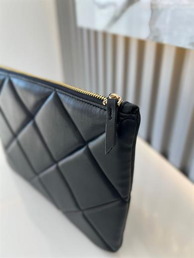 Siyah Kapitone Şık Clutch  Zarif ve Minimal Tasarım