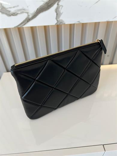 Siyah Kapitone Şık Clutch  Zarif ve Minimal Tasarım