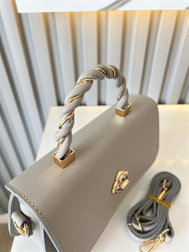 TEK SAPLI ÖNDEN KAPAKLI MİNİ TOKALI GRİ KADIN ÇANTA