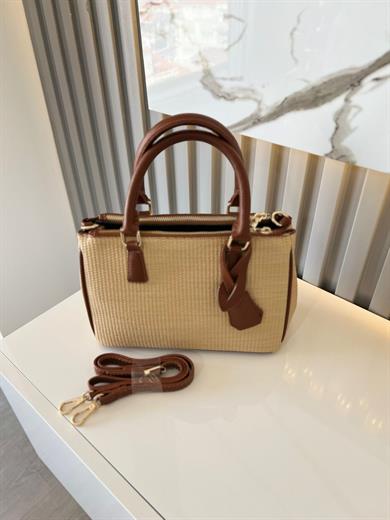 Zarif hasır desenlı  taba el & omuz çantası çıkarılabilir askısıyla hem elde hem de omuzda kullanım rahatlığı 