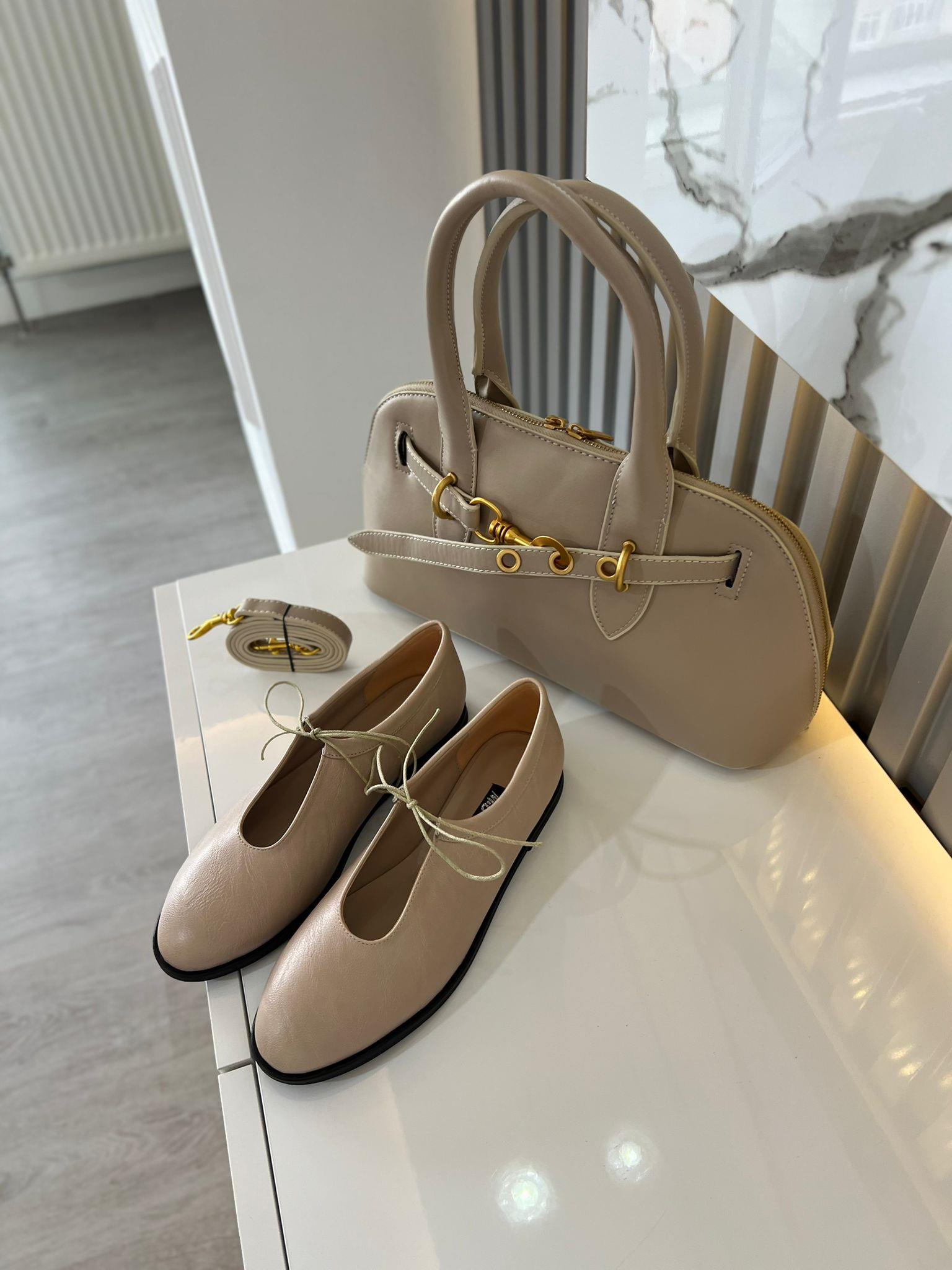 bej  kadın ayakkabısı.ve kombın çanta 