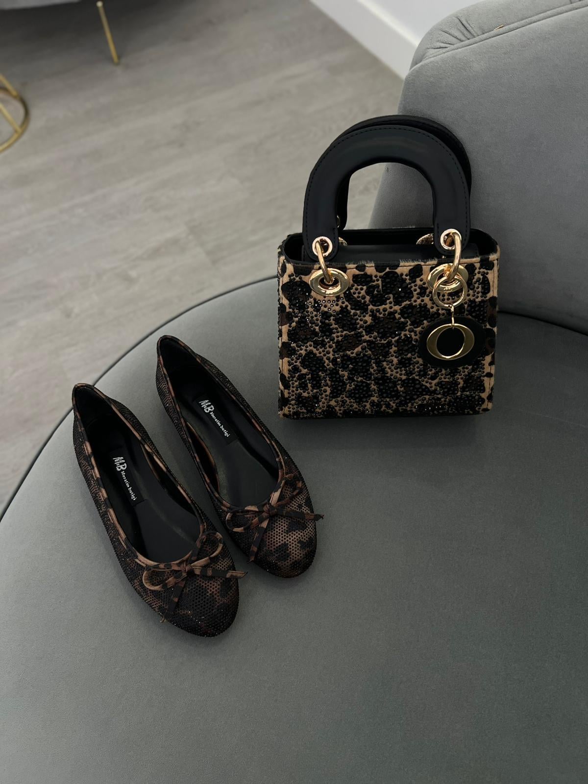 Kombin Leopar Renk , taş işlemeli zarif  babet. ve leopar çanta 