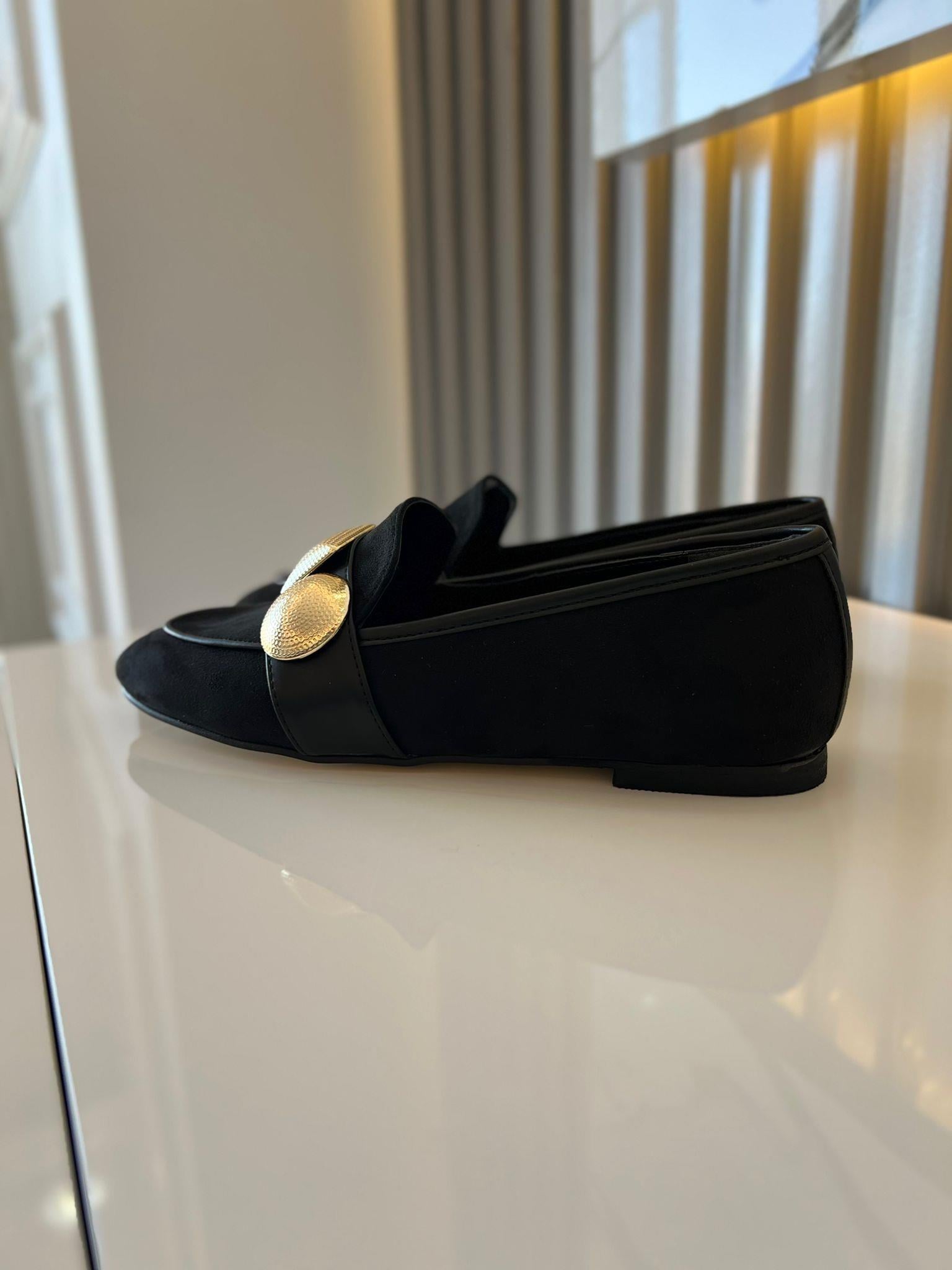 Loafer siyah  süet görünümlü ayakkabı.Gold detaylı metal .36 ve 43 arası