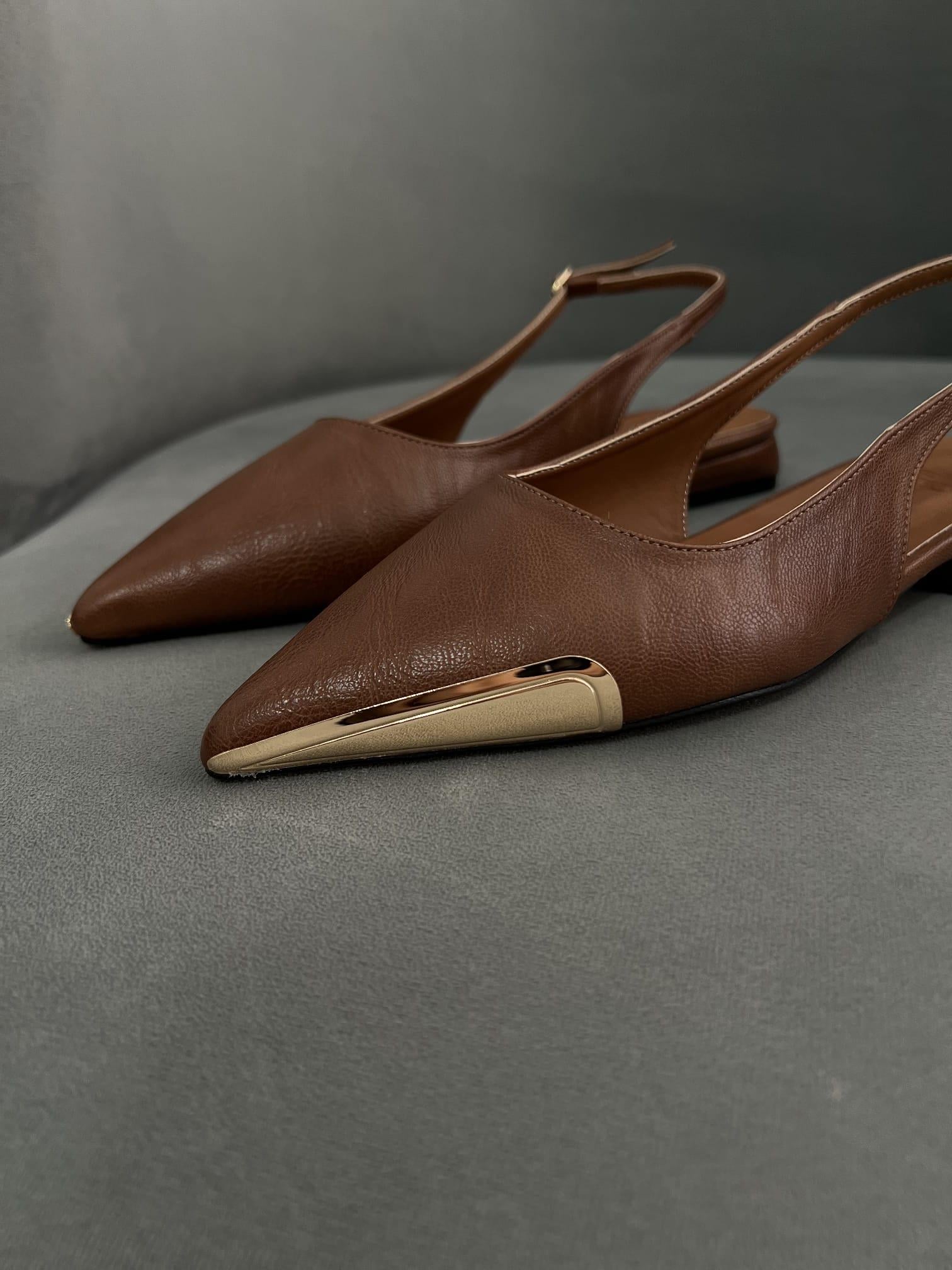 taba gold uç detaylı babet . Şık, rahat ve tam kalıptır. 36–43 numara.