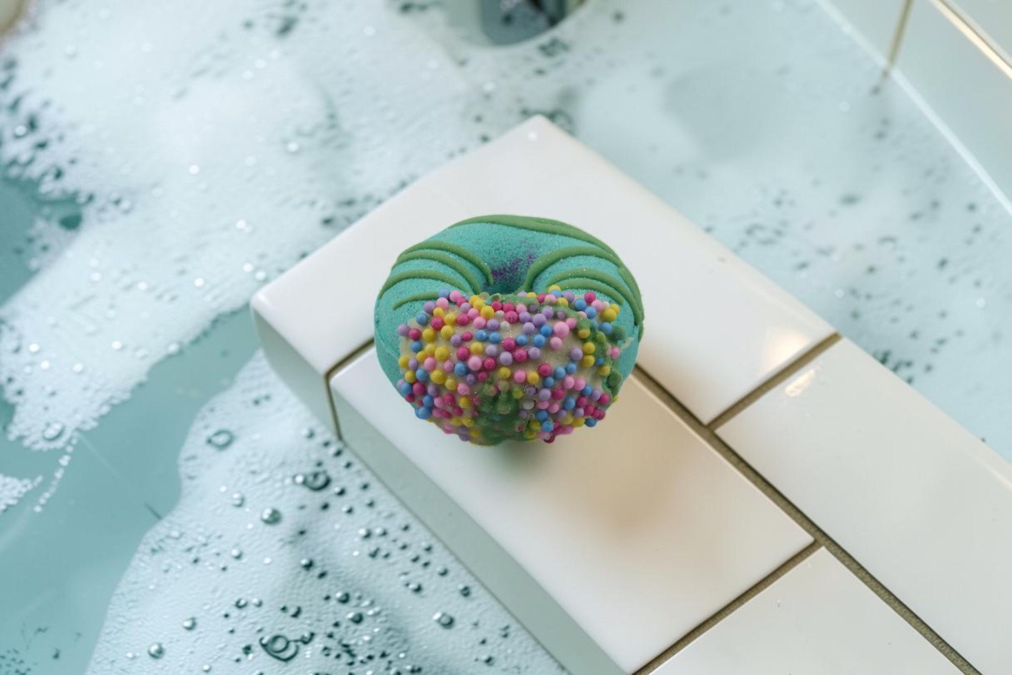 Yeşil Çay Özlü Donut Banyo Bombası – Yoğun Detoks & Arındırıcı Banyo Topu