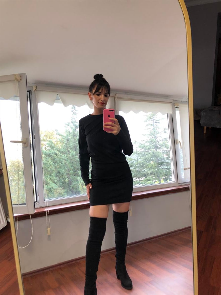 Büzgü Detaylı Elbise