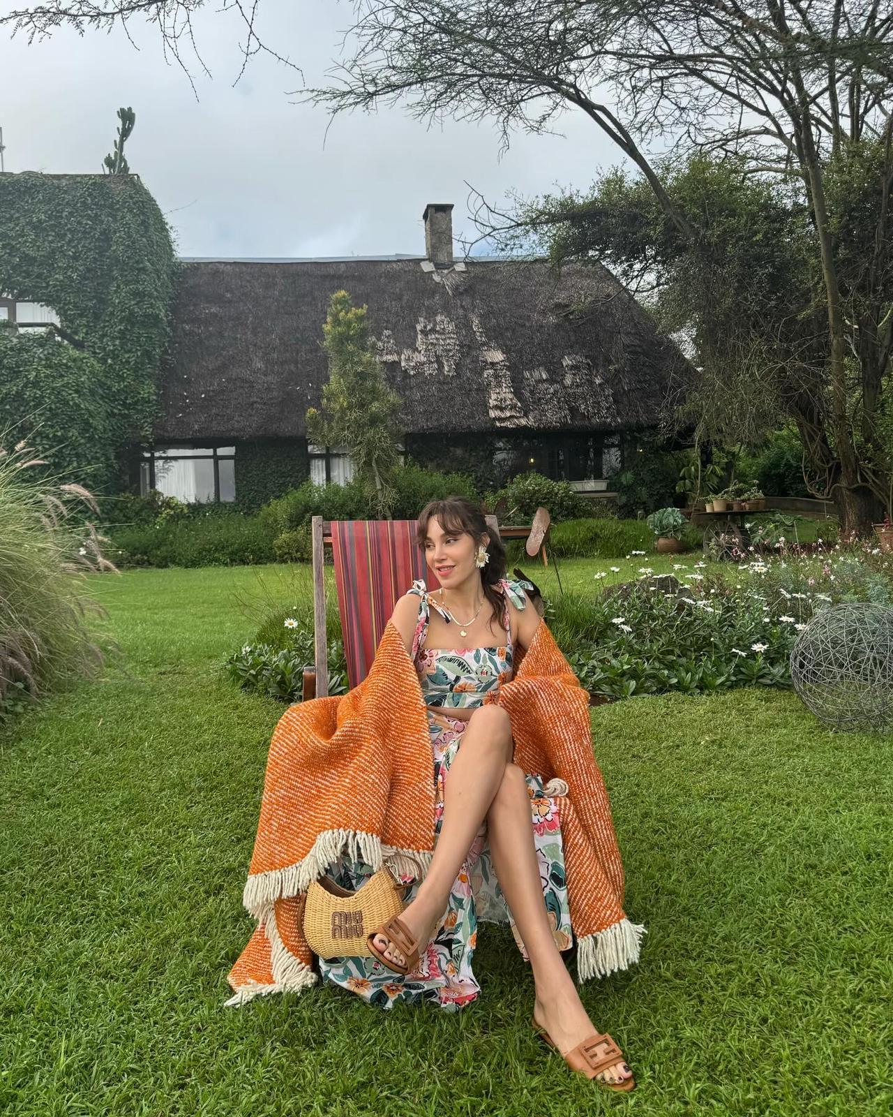 U rezina qoziqqa mixlangan edi Yetuk ayollar porno retro