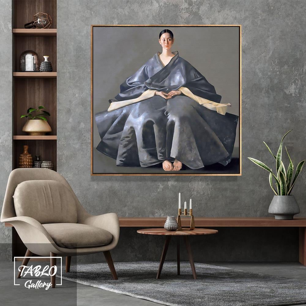 Gri Fon Üzerinde Lacivert Kimono Kadın Figür Yağlı Boya Dokulu Tablo