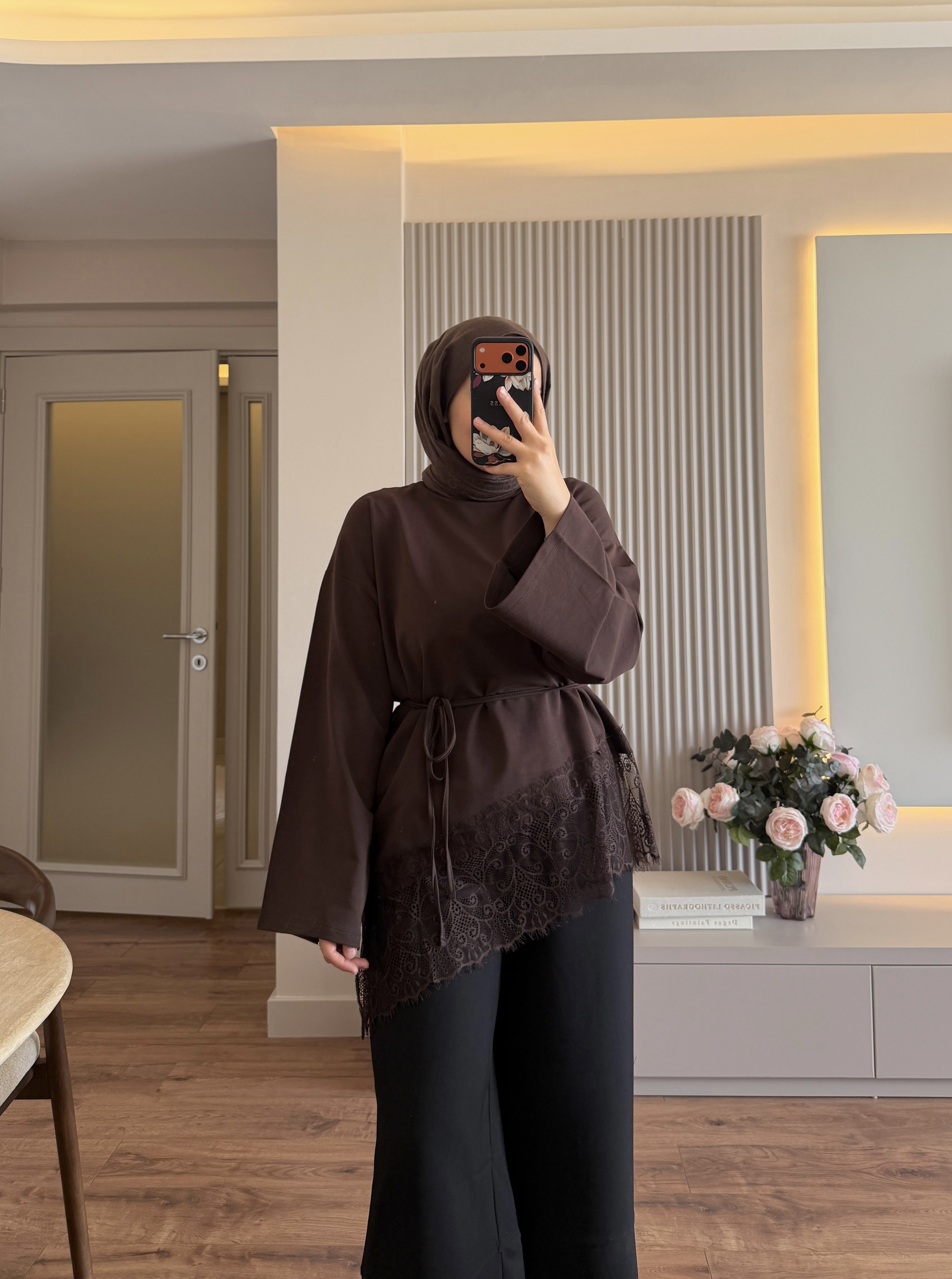 Eteği Dantel Detaylı Sweatshırt Kahve - SWEAT