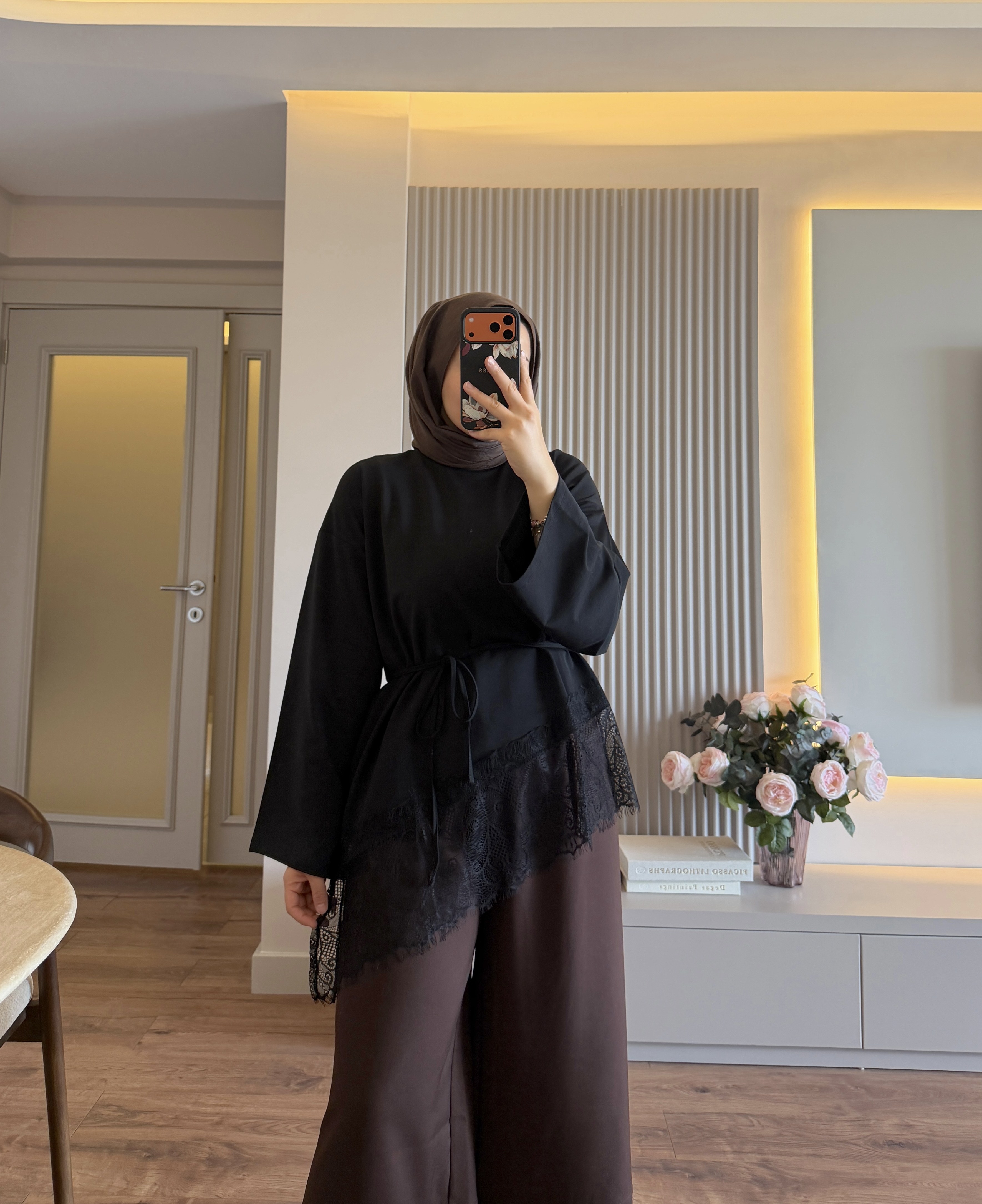 Eteği Dantel Detaylı Sweatshırt Siyah - SWEAT